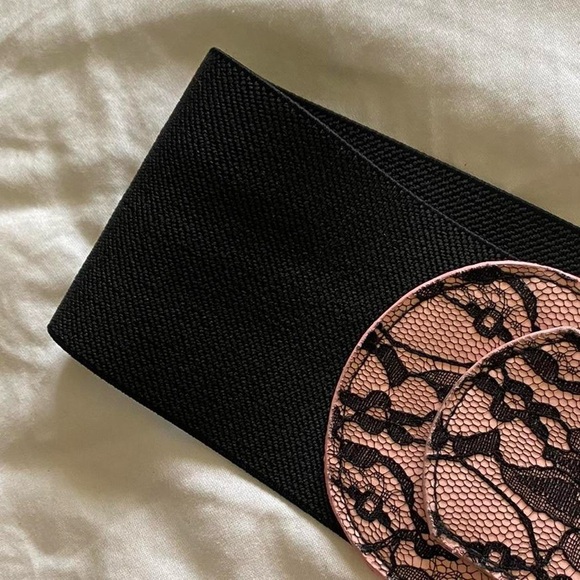 pink and black lace floral buckle belt with adjustable hoops.。.:*☆ - Picture 6 of 8